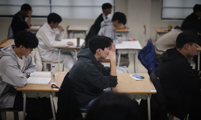 Giáo sư phát hiện 32/35 sinh viên trong lớp dùng AI làm bài chỉ nhờ một từ “bẫy” giấu trong đề thi