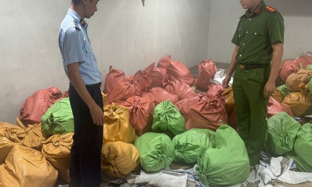 Kiểm tra kho hàng của Phùn Thị Thủy SN 1988, phát hiện loạt bao tải dứa buộc kín khả nghi: Lời khai của chủ kho hé lộ điều gì?