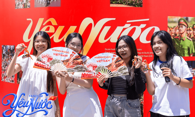 Cập nhật những hình ảnh đầu tiên tại booth Fandom Yêu Nước trên phố đi bộ Nguyễn Huệ, TP.HCM: Toạ độ  “nóng” nhất lúc này, check-in 