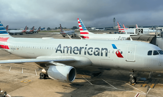 Khoảng 5 hành khách bị bỏng sau khi laptop bốc cháy trên chuyến bay American Airlines