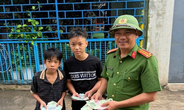 Công an xác minh loạt tờ tiền mệnh giá 20.000 - 500.000 đồng nằm rải rác trên đường: Một công dân sinh năm 1980 lập tức đến trình báo