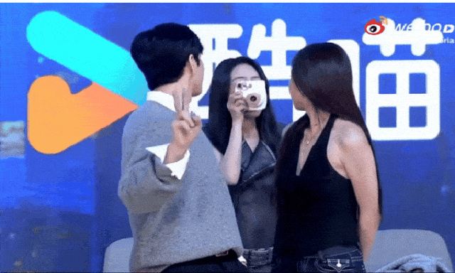 Một khi cặp đôi này đứng cạnh nhau thì thế gian chỉ còn lại nhan sắc: Công chúa và hoàng tử giữa thời hiện đại