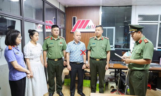 Khám xét khẩn cấp nơi làm việc, khởi tố một loạt giám đốc, môi giới bất động sản và kế toán 