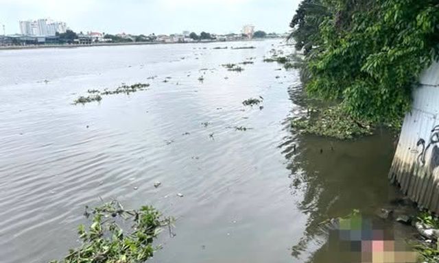 Điều tra vụ thi thể người đàn ông có chùm chìa khoá trong túi trôi trên sông Sài Gòn 