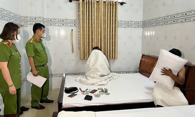 Kiểm tra homestay lúc 0h30', phát hiện đường dây 