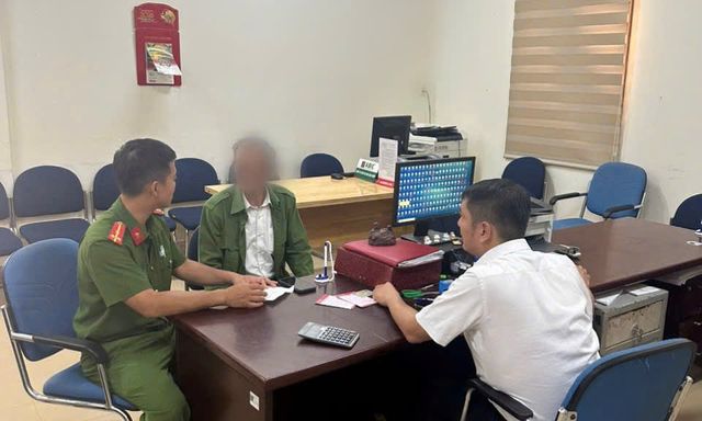 Người đàn ông SN 1956 rút 150.000.000 đồng từ sổ tiết kiệm để chuyển khoản, giao dịch viên Agribank lập tức báo Công an