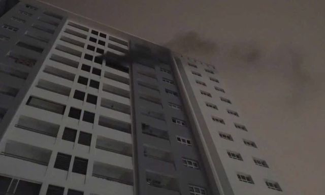 Cháy lớn ở tầng 11 chung cư Conic Boulevard, hàng trăm cư dân hô hoán ôm đồ đạc tháo chạy