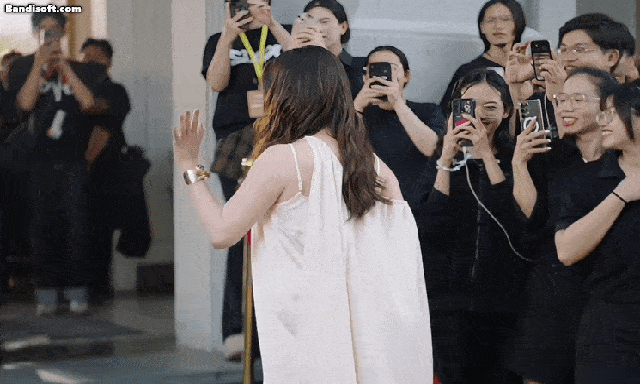 Nữ chính phim Việt đầu tiên cán mốc trăm tỷ: Nghỉ đóng phim 4 năm vẫn sống trong nhung lụa, nhan sắc hiện tại gây choáng