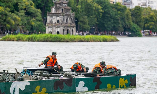 Mục sở thị trận địa pháo hoa Hà Nội trước giờ khai hỏa, đếm ngược đến khoảnh khắc bầu trời rực sáng vào đúng tối 10/10