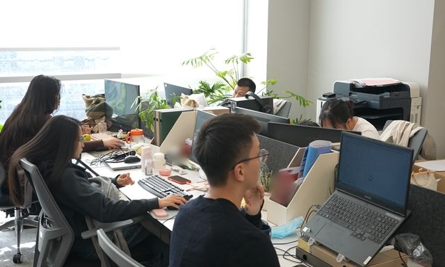 Sếp hỏi: “Em đã đóng góp được gì cho công ty?”, nhân viên EQ thấp mới liệt kê hết thành tích