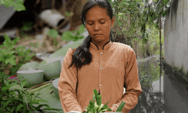 Gia cảnh xót xa của bé trai bán vé số tử vong trong vũng nước, xóm trọ nhỏ nghẹn lòng lo hậu sự