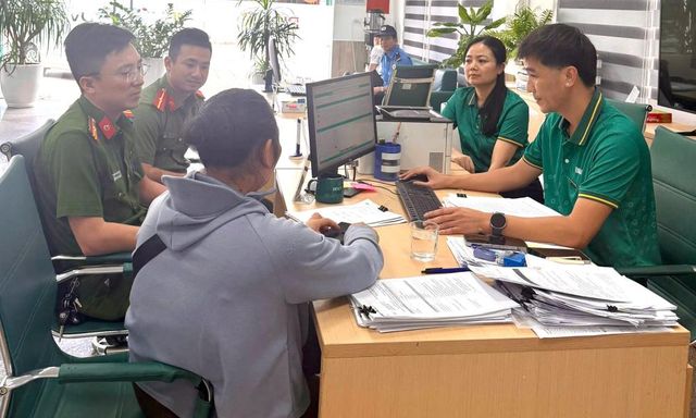 Chuyển 90 triệu đồng sau khi nhắn tin với “sếp Phan Gia Đại”, người phụ nữ định chuyển thêm 100 triệu đồng thì nhân viên BIDV báo công an