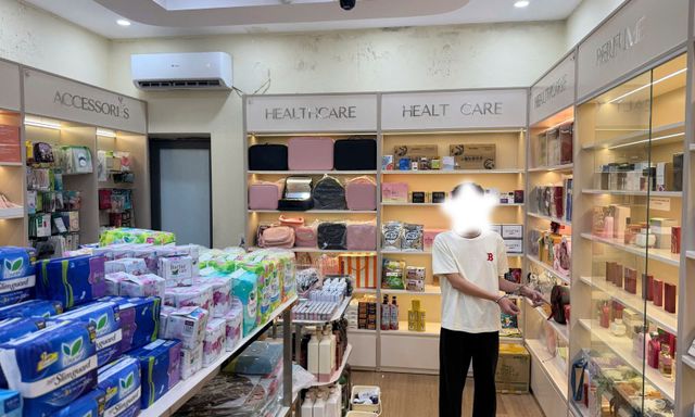 Rà soát giao dịch chuyển khoản 22.000.000 đồng trong các ngày 3, 10 và 19/10 của một cửa hàng, công an khám xét khẩn cấp chỗ ở của thanh niên SN 2004