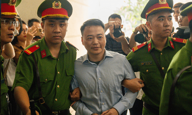 Những hình ảnh đầu tiên của Shark Bình cùng Mr Pips trong phiên toà