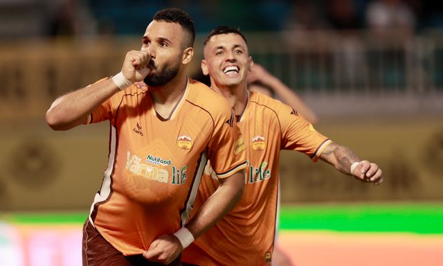 HAGL thắng sốc ở phút 99, gần như đập tan mộng vô địch V.League của HLV châu Âu