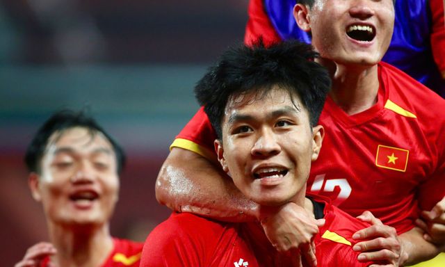 Ngược dòng thần thánh trước Thái Lan, Việt Nam cùng thấy Kim Sang-sik chói sáng, vô địch SEA Games 33