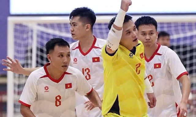 Đại thắng 7-1, tuyển Việt Nam đặt một chân vào bán kết giải Đông Nam Á