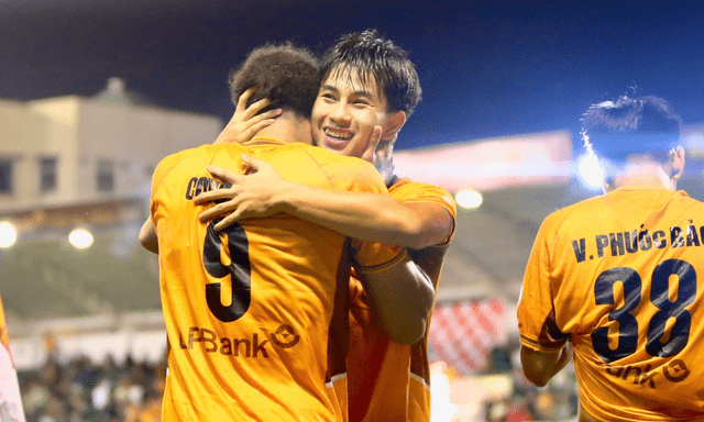 V.League vòng áp chót: HAGL khiến Hà Nội FC bật khỏi top 3, lộ diện 3 đội đua trụ hạng ở vòng cuối