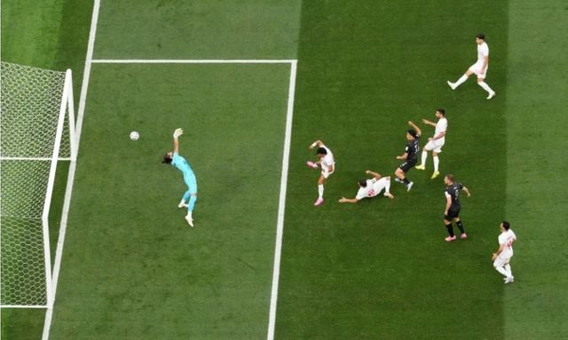 Tuyển Iran lập siêu phẩm, tạo ra màn đôi công nghẹt thở ở World Cup
