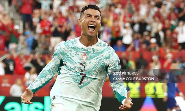 Ronaldo ghi bàn chấm dứt 