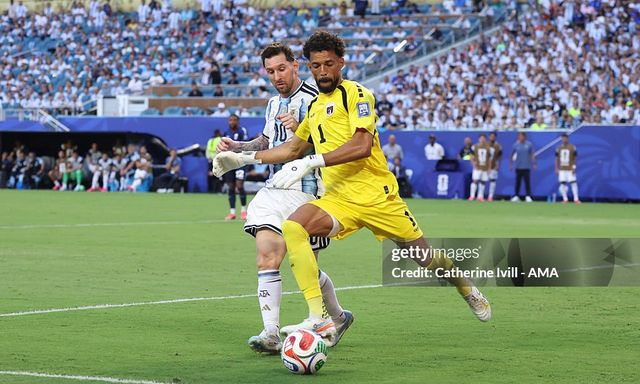 Messi lu mờ trước Vozinha, Argentina đón nhận kịch bản không tưởng tại vòng 1/16