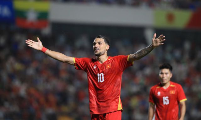 Tuyển Việt Nam đại thắng đội hạng 158 FIFA, Xuân Son - Hoàng Hên - Đình Bắc chạy đà hoàn hảo cho AFF Cup