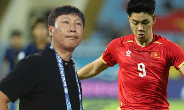 HLV Kim Sang-sik: “Tôi thay Đình Bắc ra sớm ở trận gặp Singapore để đội không tự mãn”