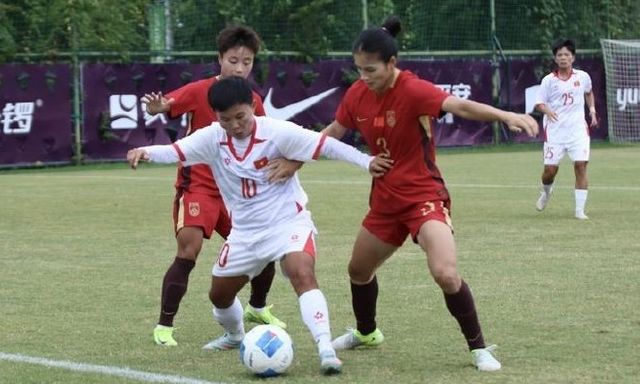 Thi đấu kiên cường, tuyển Việt Nam vẫn chịu thua đậm trước tuyển Trung Quốc