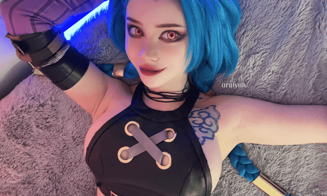 Cosplay Jinx phiên bản đầy gợi cảm, hot girl nhận kết đắng từ trò 