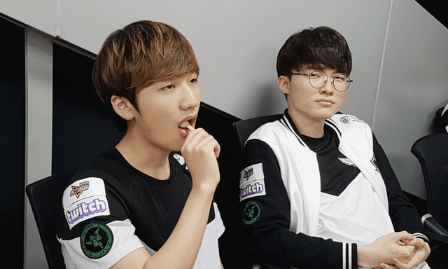 Peanut bất ngờ dành lời khen ngợi cho Faker