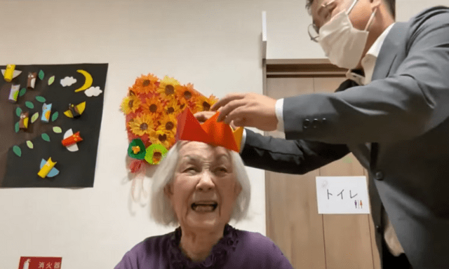 Cụ bà 92 tuổi vô địch giải đấu game đối kháng, người trẻ chỉ biết sững sờ thán phục