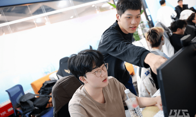 Cựu HLV RNG bất ngờ phát biểu tiêu cực về Viper sau loạt trận ra mắt LPL