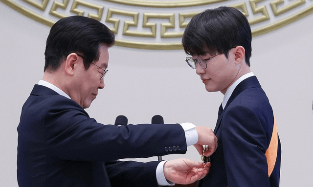 Khán giả soi ra loạt đãi ngộ dành cho Faker nhưng có một nhân vật sẽ phải chịu áp lực cực lớn