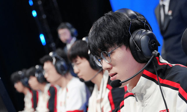 Ngay ngày mở màn LPL, cựu Á quân CKTG đã làm nên lịch sử cho LPL