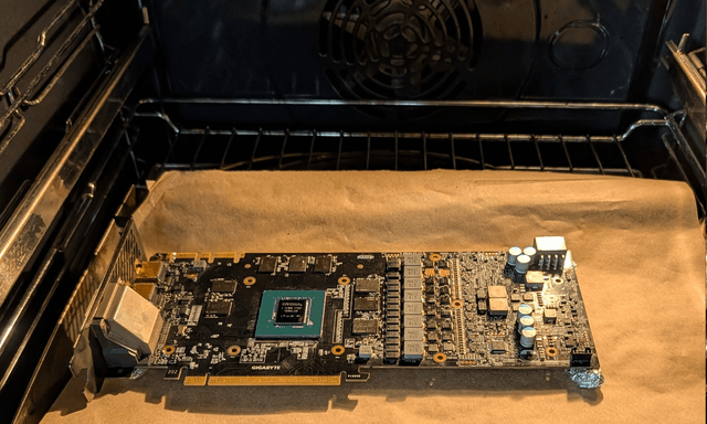 Đỉnh cao huyền học 2026: Card đồ họa 'đột tử', game thủ ném luôn vào lò nướng và cái kết khiến chuyên gia cũng phải ngả mũ!