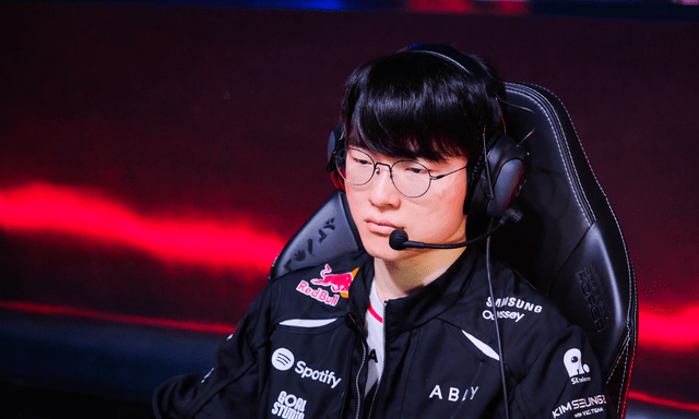 Faker có biểu hiện khiến fan không khỏi lo lắng