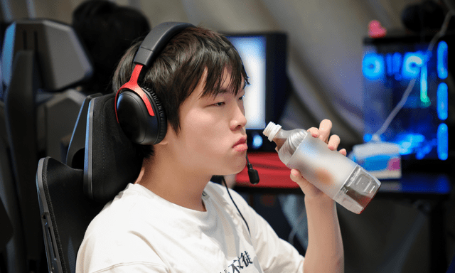 LPL xử lý Bin nhưng vẫn gây nhiều tranh cãi