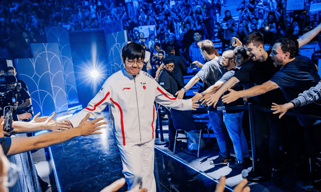 Đại diện LPL gặp tình huống 