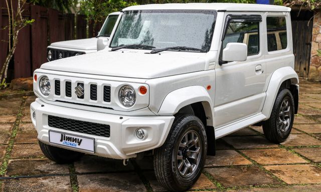 Xuất hiện Suzuki Jimny phiên bản 'Bắc Cực': Ngoại thất trắng toát, ghế da Nappa, động cơ như cũ, giá quy đổi gần 1 tỷ