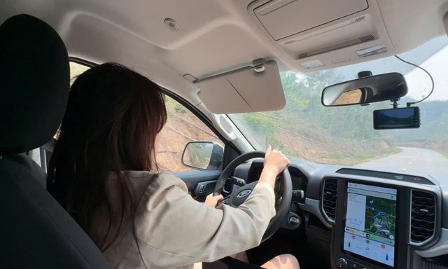 Gen Z sở hữu Ford Ranger nhưng chọn thuê VinFast VF 8 đi phượt, hỏi vì sao không chọn xe điện Trung Quốc và đây là lý do
