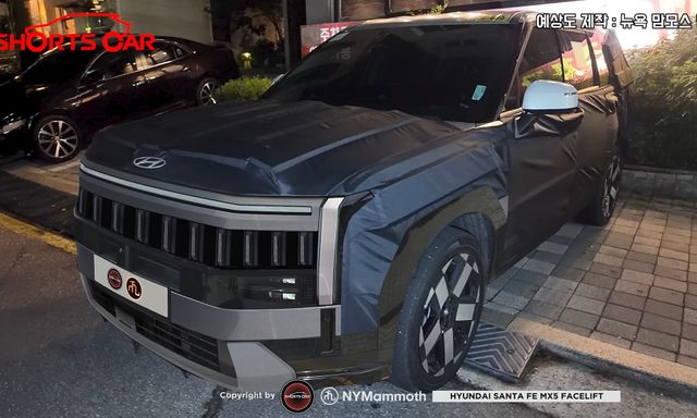 Lộ ảnh Hyundai Santa Fe bản mới: Đầu xe thiết kế lại nhưng phần đuôi vẫn là ẩn số, nội thất thay đổi nhẹ