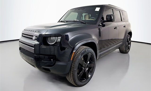 Land Rover Defender facelift chốt ra mắt ngày 20/12: Màn hình to ngang laptop, 2 động cơ hybrid và thêm máy V8 'mượn' từ BMW