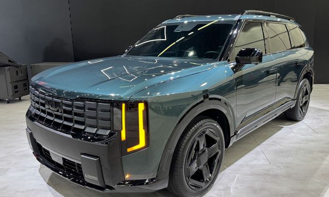 Kia Telluride 2026 chốt giá khởi điểm quy đổi 1 tỷ đồng, bản hybrid mới bán ngay đầu năm nay