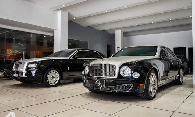 Rolls-Royce Ghost và Bentley Mulsanne 15 tuổi bán lại chỉ 5,5 tỷ đồng: Xe siêu sang giá thực tế chỉ ngang S-Class, 7-Series