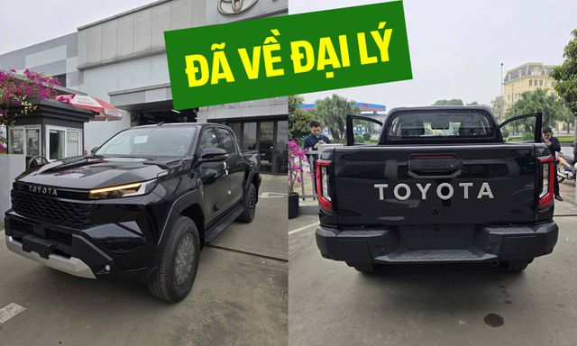 Toyota Hilux 2026 xuất hiện ở đại lý: Nội thất như Land Cruiser Prado, bỏ máy 2.4L, quyết đấu Ford Ranger bằng trang bị khủng