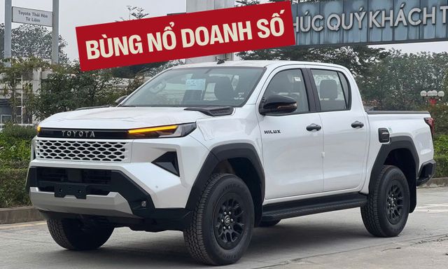 Toyota Hilux bán kỷ lục tại Việt Nam khi chuyển sang đời mới: Chốt 871 xe trong tháng Tết, có thể vượt Triton để bám đuổi doanh số với Ranger