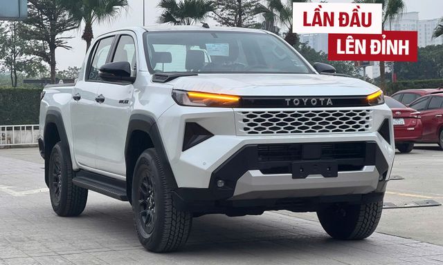 Toyota Hilux lần đầu vượt Ford Ranger thành bán tải bán chạy nhất Việt Nam, chấm dứt chuỗi gần 1.500 ngày liên tiếp thống trị ngôi vương của đối thủ Mỹ