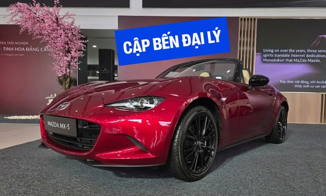 Chạm mặt Mazda MX-5 và CX-90 tại Hà Nội: Một chiếc để chơi, một chiếc cho khách Việt chuộng xe rộng