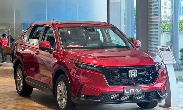 Honda CR-V bản xăng nâng cấp tại Việt Nam: Giá từ 1,039 tỷ đồng, màn hình lớn, thêm LaneWatch và cảm biến cạnh tranh CX-5