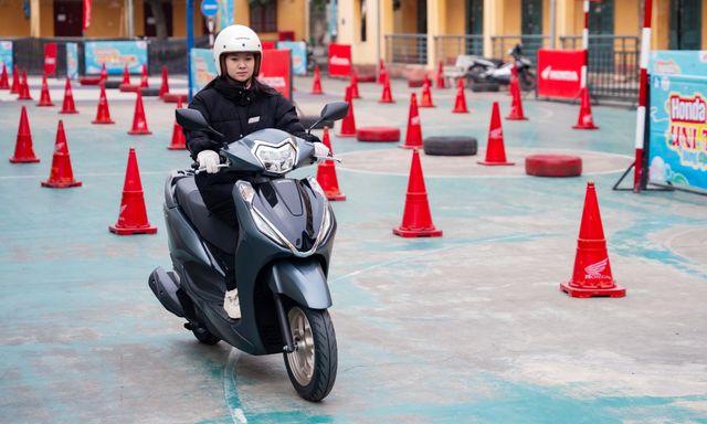 Xe máy xăng của người Việt chủ yếu là Honda, vậy giờ tiền xăng mỗi ngày hết bao nhiêu? 